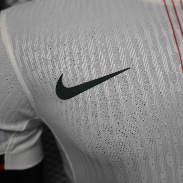Camisa Chelsea II 25/26 - Jogador Nike Masculina - Branca com detalhes em verde e vermelho